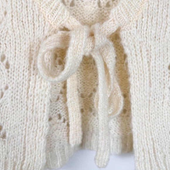 Delicate Wool Shawl - Picture 2 of 4